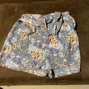 Shorts with fabric belt